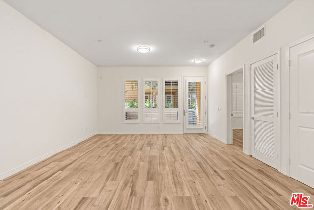 4050 Glencoe Avenue, Marina del Rey CA: https://media.crmls.org/mediaz/e748bd43-fe0e-4bb8-aebf-d2636e81b1a5.jpg