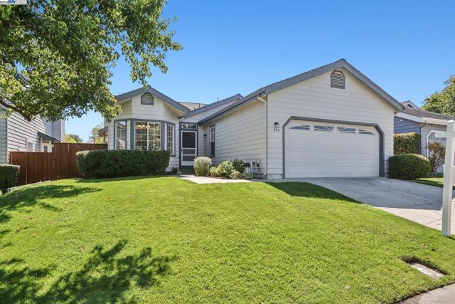 974 Clinton Pl, Pleasanton CA: https://media.crmls.org/mediaz/e74a0e50-d077-4915-85ed-3805537dc2c8.jpg