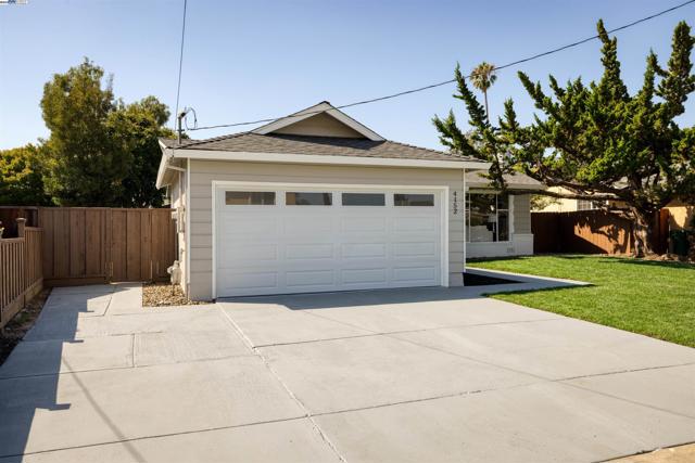 4152 Converse St, Fremont CA: https://media.crmls.org/mediaz/e74a260c-c6bd-4b5e-ad9f-848ecfe651fa.jpg
