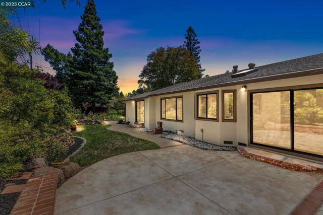 728 San Bruno Ct, Concord CA: https://media.crmls.org/mediaz/e74a614c-ae26-467d-b86c-e0718ffcde5a.jpg