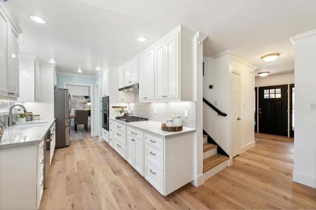 4839 Merganser Ct, Pleasanton CA: https://media.crmls.org/mediaz/e74ab8bb-2282-4c9a-a898-f7aa4d090f46.jpg