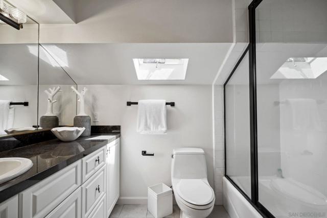 931 Ocean Ave, Del Mar CA: https://media.crmls.org/mediaz/e74b2fb9-9be4-4346-ad9f-6c70cd0efa87.jpg