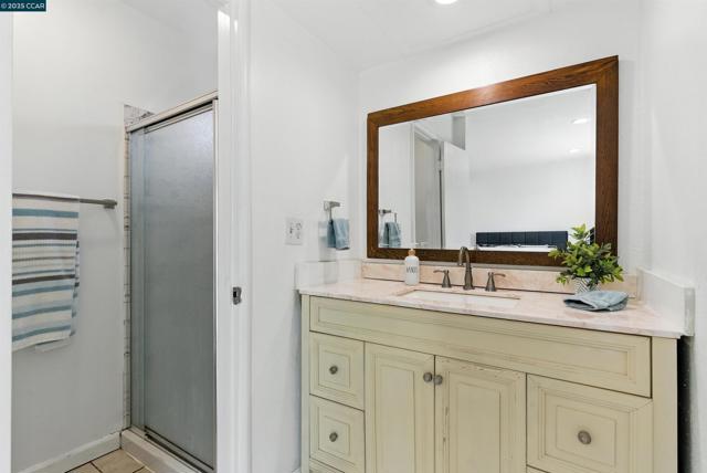 1015 Falcon Dr, Vallejo CA: https://media.crmls.org/mediaz/e74b8963-1662-446a-baa8-d39e1712577d.jpg