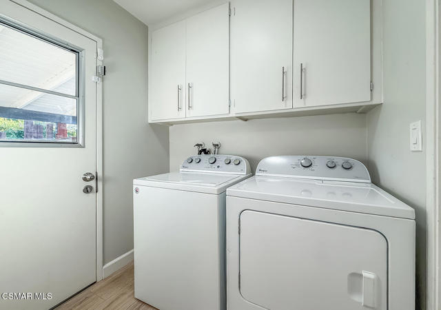 1251 Buckingham Drive, Thousand Oaks CA: https://media.crmls.org/mediaz/e74ba42d-e38c-4b34-b565-24b7c410bac0.jpg