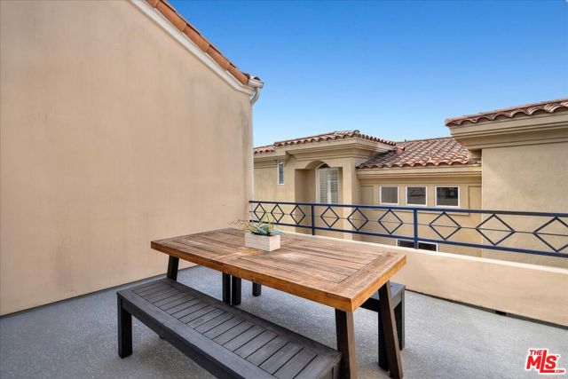 625 9th Street, Hermosa Beach, California 90254, 3 Bedrooms Bedrooms, ,2 BathroomsBathrooms,Residential,Sold,9th,25523845