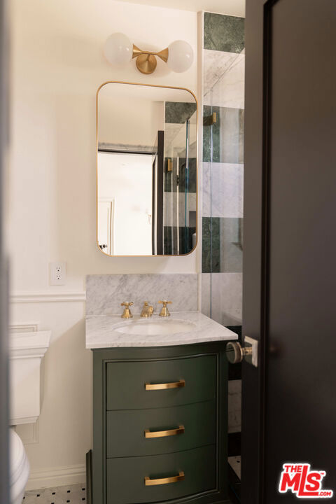 236 S Reeves Drive, Beverly Hills CA: https://media.crmls.org/mediaz/e74bf8bc-8fb2-4540-a26a-5aaedecb1308.jpg