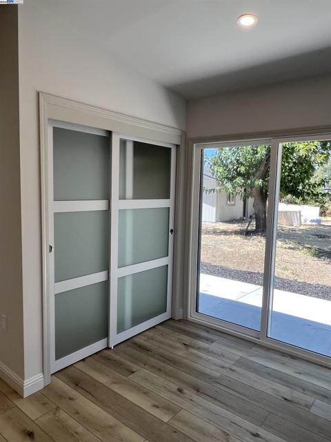 2559 Lynn Ave, Concord CA: https://media.crmls.org/mediaz/e74bf9d9-3a21-437b-aa78-c337208aecad.jpg