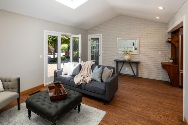 2726 Saint Giles Lane, Mountain View CA: https://media.crmls.org/mediaz/e74c3754-9809-4199-b8c1-8b29fc77df9e.jpg