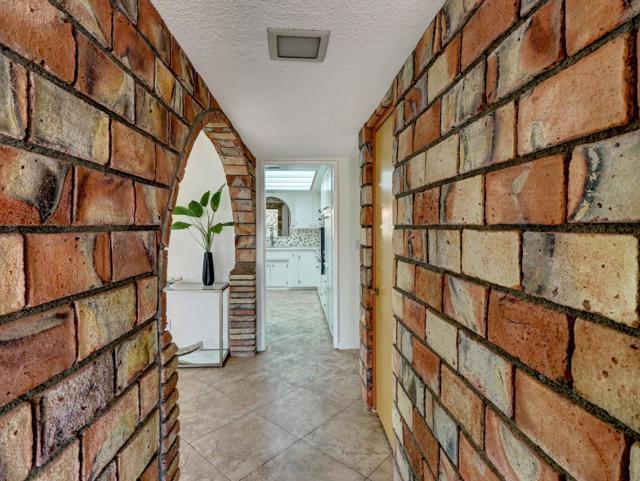 9980 Hoylake Road, Desert Hot Springs CA: https://media.crmls.org/mediaz/e74dcea2-ca54-4c8d-92ca-c656f77964da.jpg