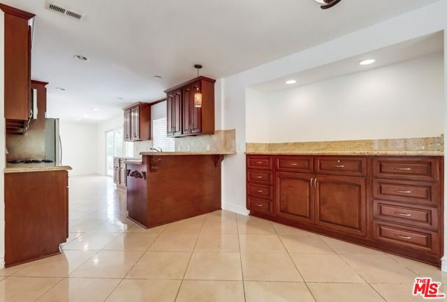 687 Mount Carmel Drive, Claremont CA: https://media.crmls.org/mediaz/e74e239d-a796-4b71-a7f1-9aeb216c33c2.jpg