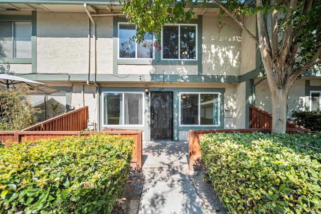 2697 Lone Bluff Way