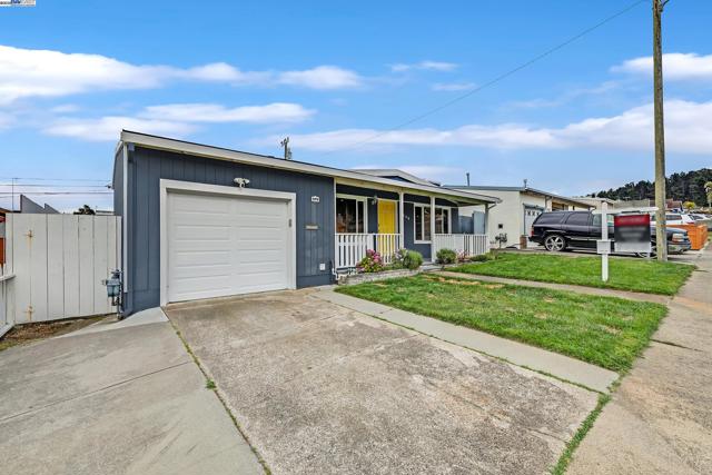 209 Mansfield Dr, South San Francisco CA: https://media.crmls.org/mediaz/e74ece66-73d1-4736-9dfd-12b5df7acc2a.jpg