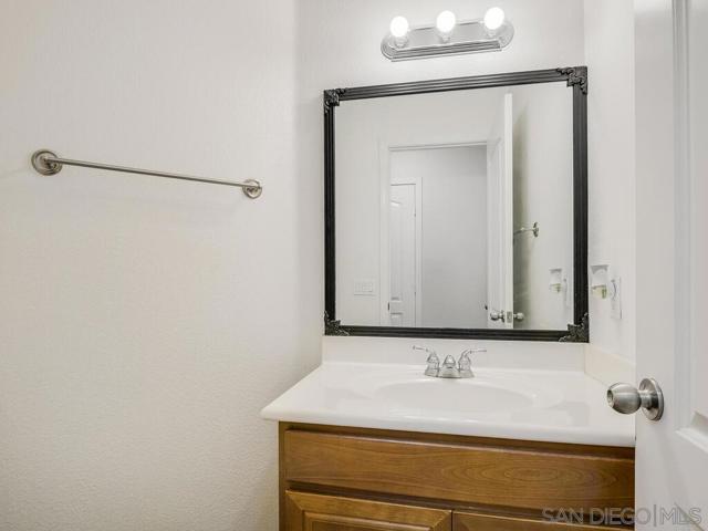 460 Chardonnay Court, San Marcos CA: https://media.crmls.org/mediaz/e74ed870-a78d-41ba-b798-83f6fb05b37f.jpg