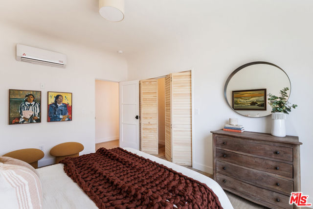 1570 S Hayworth Avenue, Los Angeles CA: https://media.crmls.org/mediaz/e74fa13d-c605-461b-964c-318d1c9c3354.jpg