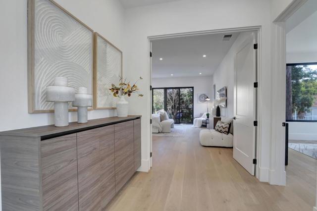 546 9th Avenue, Menlo Park CA: https://media.crmls.org/mediaz/e74ff358-a1c6-4e7b-89de-c6623501e44a.jpg