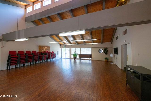 460 Arbor Lane Court, Thousand Oaks CA: https://media.crmls.org/mediaz/e7502170-f428-4369-b08d-ab5c54d54dc9.jpg