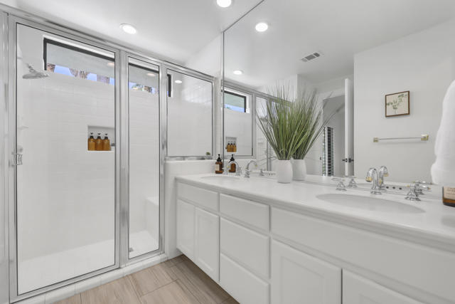 80671 Cherry Hills Drive, La Quinta CA: https://media.crmls.org/mediaz/e75029a0-f4e1-4c73-b951-e6e97a78b915.jpg