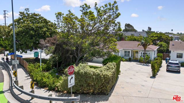 2376 Dewey Street, Santa Monica CA: https://media.crmls.org/mediaz/e750466d-8ebe-4ca2-a52e-a483581612e1.jpg