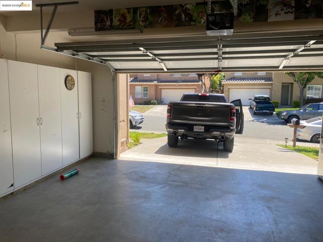 5509 Vista Ct, Richmond CA: https://media.crmls.org/mediaz/e7507afc-cdd0-4ba2-b6f4-fefe5b257c81.jpg