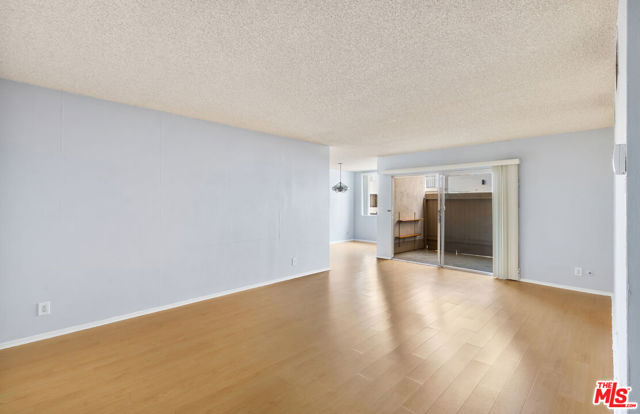 927 North Kings Road, 114 photo 5