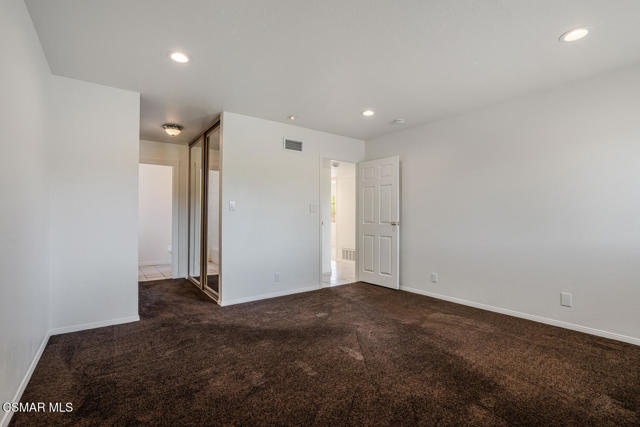 86 Teasdale Street, Thousand Oaks CA: https://media.crmls.org/mediaz/e750df11-d92b-4c33-b630-60ed27f6671c.jpg