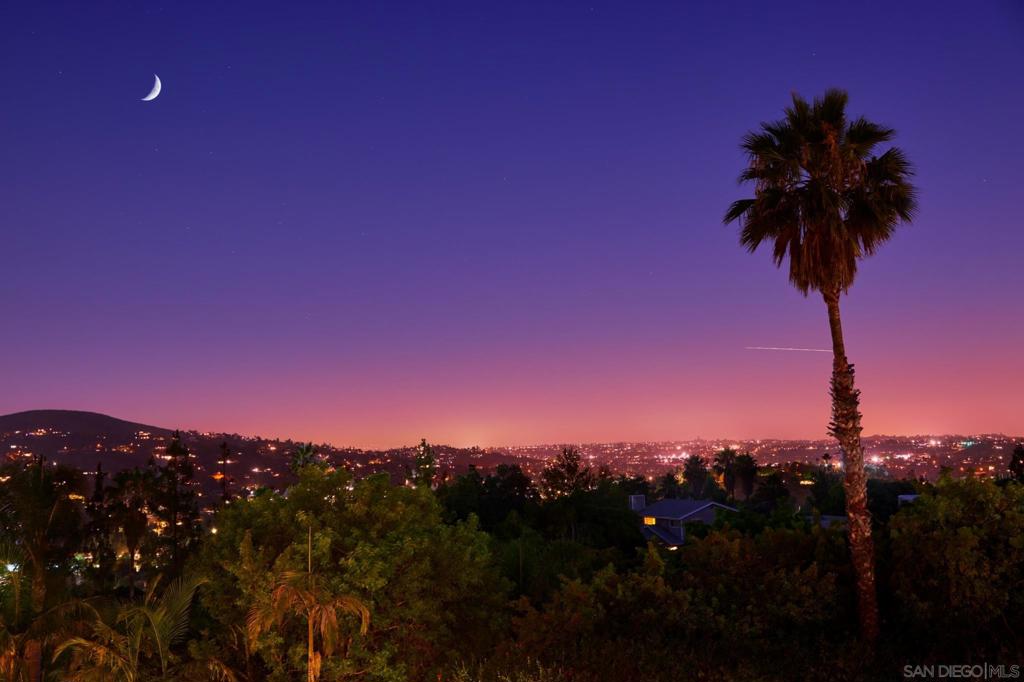 https://media.crmls.org/mediaz/e750e350-dabc-446a-aa3c-17af372ac038.jpg?preset=X-Large