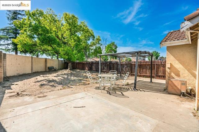 1927 Babbe St, Oakley CA: https://media.crmls.org/mediaz/e7514d7b-c0cd-4dae-8cd8-2b84b16f0ea1.jpg