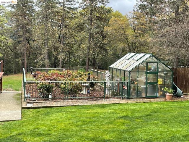 Image 4 of 48 For 16160 Willow Glen Rd