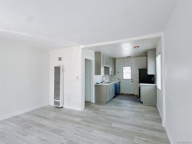 278 Oxford St, Chula Vista CA: https://media.crmls.org/mediaz/e7517888-ff78-4303-a192-306149679a2d.jpg