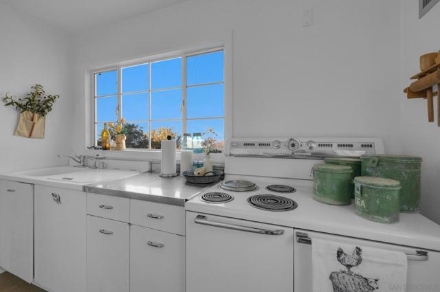 3306 Oak Grove, Julian CA: https://media.crmls.org/mediaz/e7518f43-7a79-48c2-b1df-4274f8459109.jpg