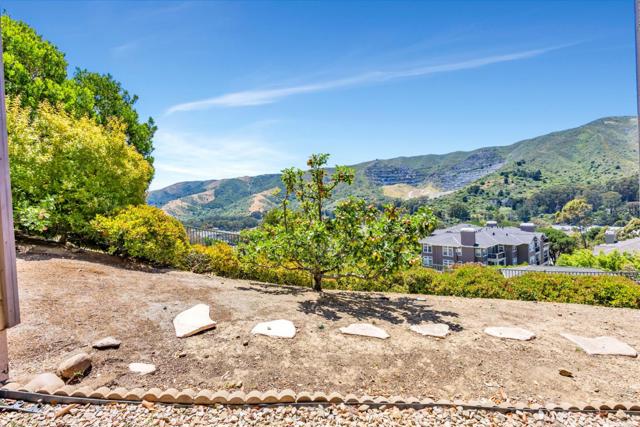 33 Lupine Valley Court, Brisbane CA: https://media.crmls.org/mediaz/e751a9d5-5c50-4621-b6df-2cce273db919.jpg