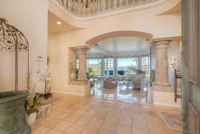 13455 Old Winery Road, Poway CA: https://media.crmls.org/mediaz/e7524855-2a49-4839-940a-29e0eebbbea3.jpg