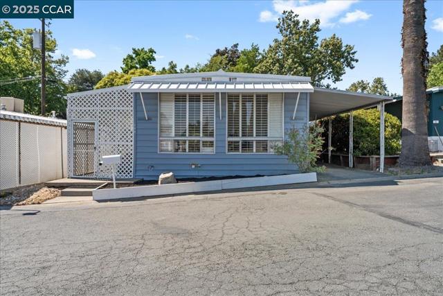 100 Welcome Ave, Concord CA: https://media.crmls.org/mediaz/e7525301-aaad-4a7e-8ed1-7fe933a802ed.jpg