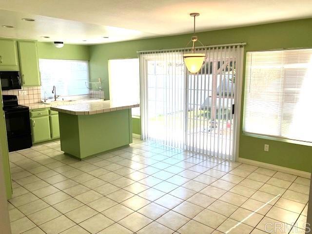 Detail Gallery Image 5 of 21 For 14513 High Pine Street, Poway,  CA 92064 - 5 Beds | 2/1 Baths