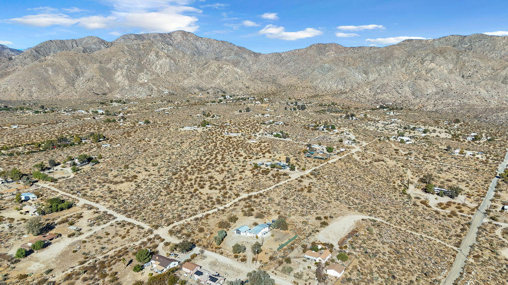 https://media.crmls.org/mediaz/e7530c32-7905-4956-ad40-54378071cbb7.jpg?preset=X-Large