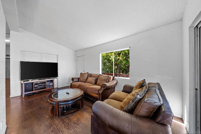 Home for Sale in Lakeside