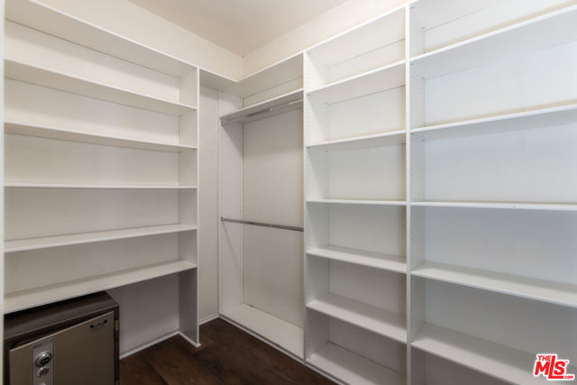 4641 Fulton Avenue, Sherman Oaks CA: https://media.crmls.org/mediaz/e754e0e3-ef3f-47dc-ac7f-ae7b4512132e.jpg