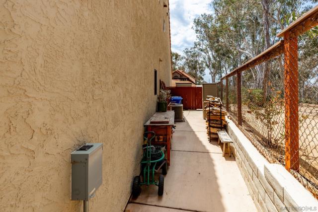 2708 Grove Ave, Carlsbad CA: https://media.crmls.org/mediaz/e7555667-a4ac-4040-988a-dee302874e23.jpg