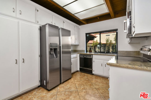 10126 Reseda Boulevard, 112 photo 5
