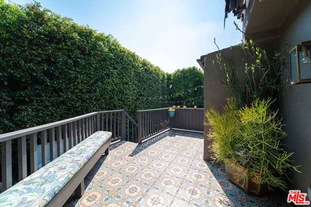 6626 Cahuenga Terrace, Los Angeles CA: https://media.crmls.org/mediaz/e75625a3-58cc-4396-b45d-ee38c275a0ef.jpg