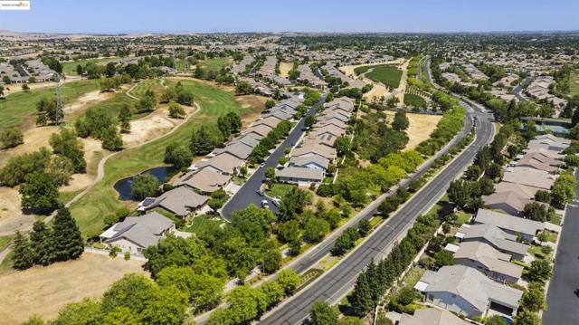 1040 Bismarck Terr, Brentwood CA: https://media.crmls.org/mediaz/e75688ae-8bd4-4c54-a141-b7829565c83f.jpg