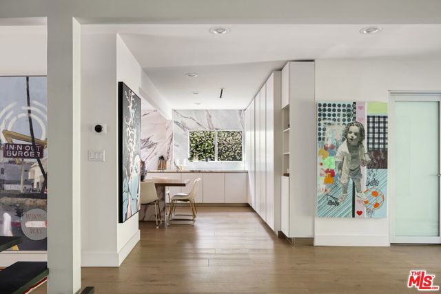 517 N Laurel Avenue, Los Angeles CA: https://media.crmls.org/mediaz/e756d8d7-e500-49ff-8d1f-f9f68ced56af.jpg