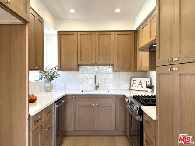 4579 Ambrose Avenue, Los Angeles CA: https://media.crmls.org/mediaz/e758c765-fd59-4f78-aa78-c0b8ae777515.jpg