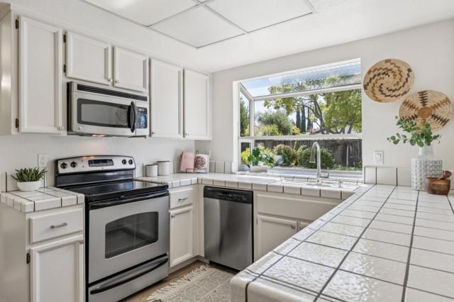 756 Davit Lane, Redwood City CA: https://media.crmls.org/mediaz/e758f003-cd05-4b69-a7f3-7cc315d390a6.jpg