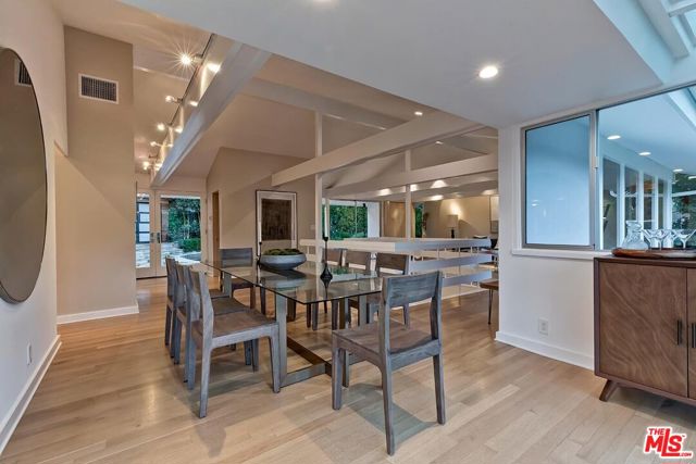 9316 Beverly Crest Drive, Beverly Hills CA: https://media.crmls.org/mediaz/e75989d2-93bd-4db1-831f-7b4b8736f0d3.jpg