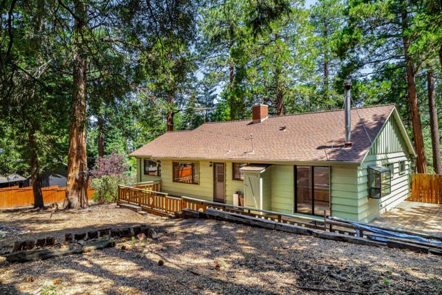 52551 Pine Ridge Road, Idyllwild CA: https://media.crmls.org/mediaz/e75a18d0-48b4-43e9-91a7-4647b383d46a.jpg