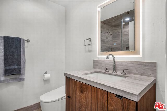 3110 Benedict Canyon Drive, Beverly Hills CA: https://media.crmls.org/mediaz/e75ad661-95f1-470f-95db-f6964b1476d9.jpg