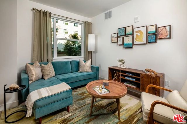 10568 Promenade Gateway, El Monte CA: https://media.crmls.org/mediaz/e75af913-6252-49c8-9cc0-b6d6ca0b2c4a.jpg