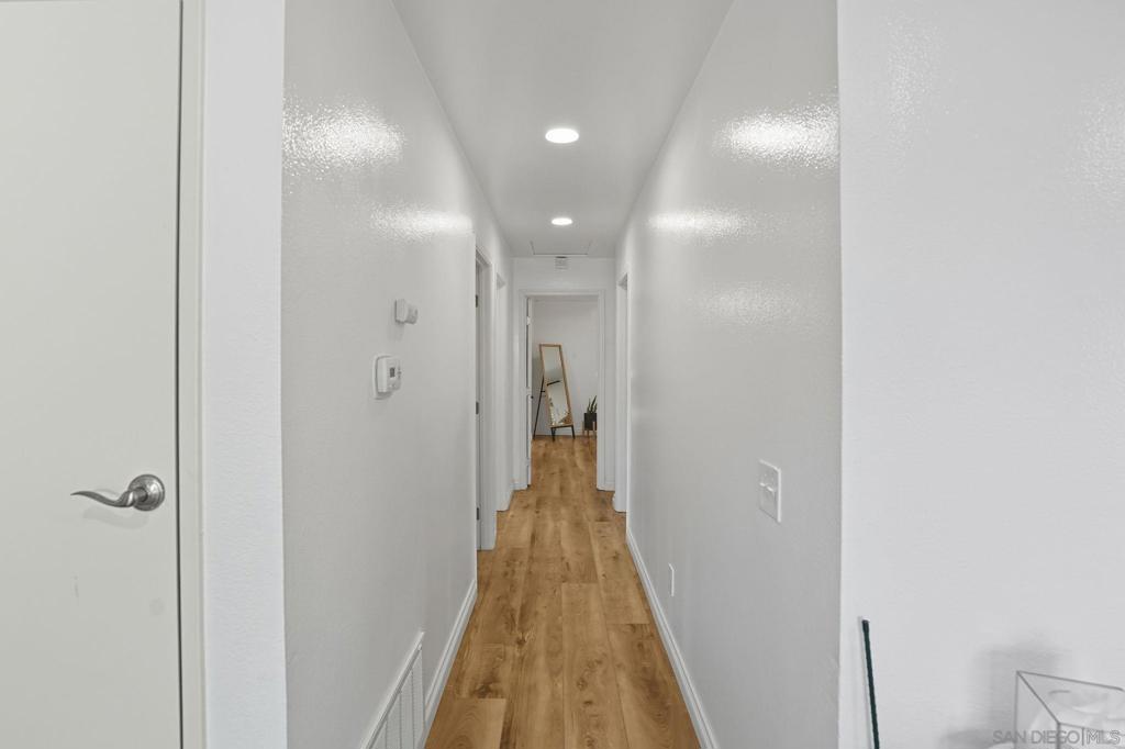 https://media.crmls.org/mediaz/e75b29de-04be-4211-9977-cea9931bb963.jpg?preset=X-Large
