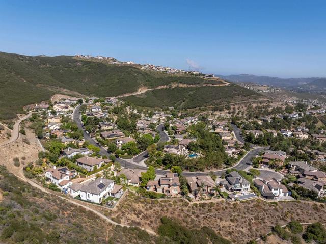 1432 Schoolhouse Way, San Marcos CA: https://media.crmls.org/mediaz/e75b58b3-baf4-4e85-a942-cdf2fc331368.jpg